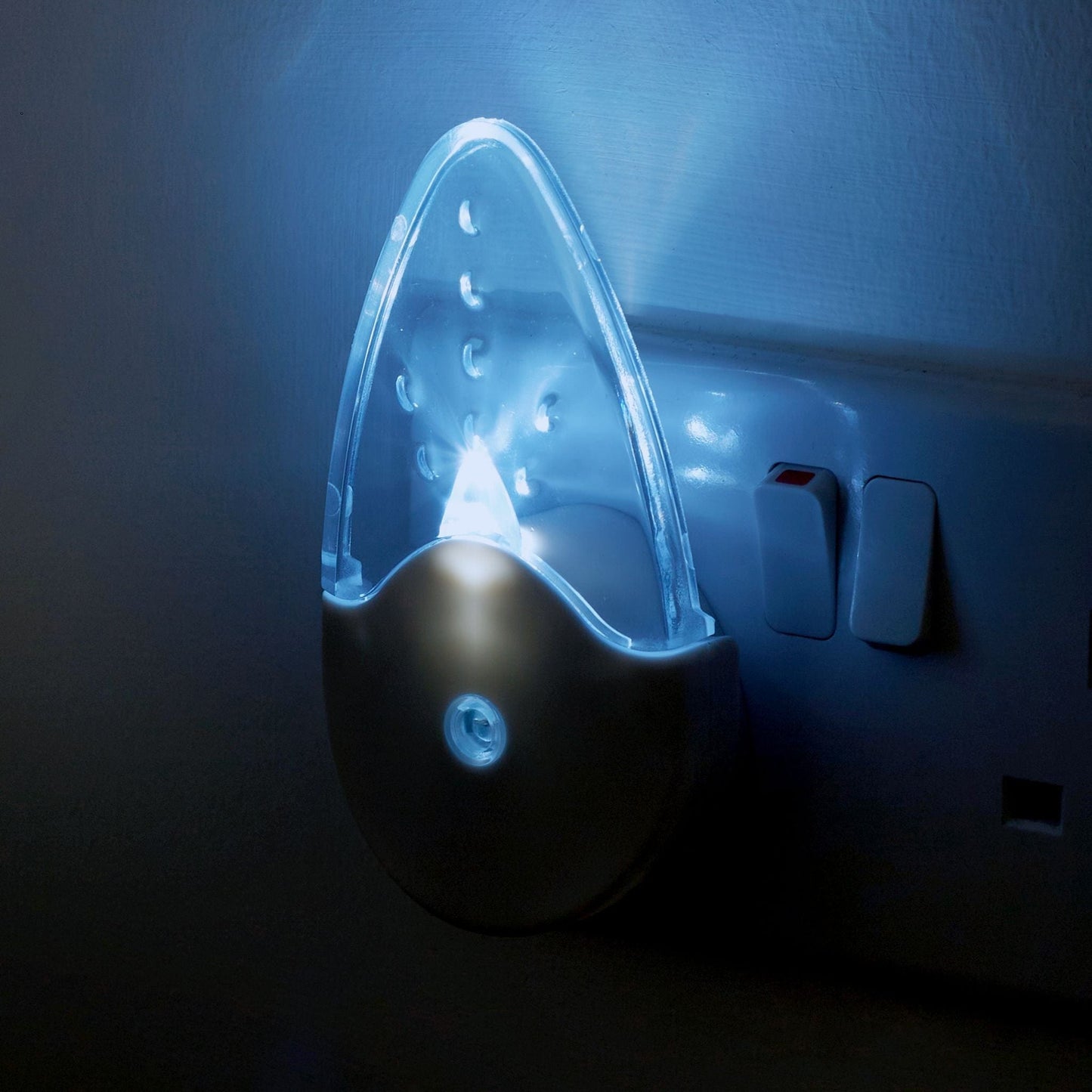 Dusk To Dawn Night Light 5024996832945 only5pounds-com