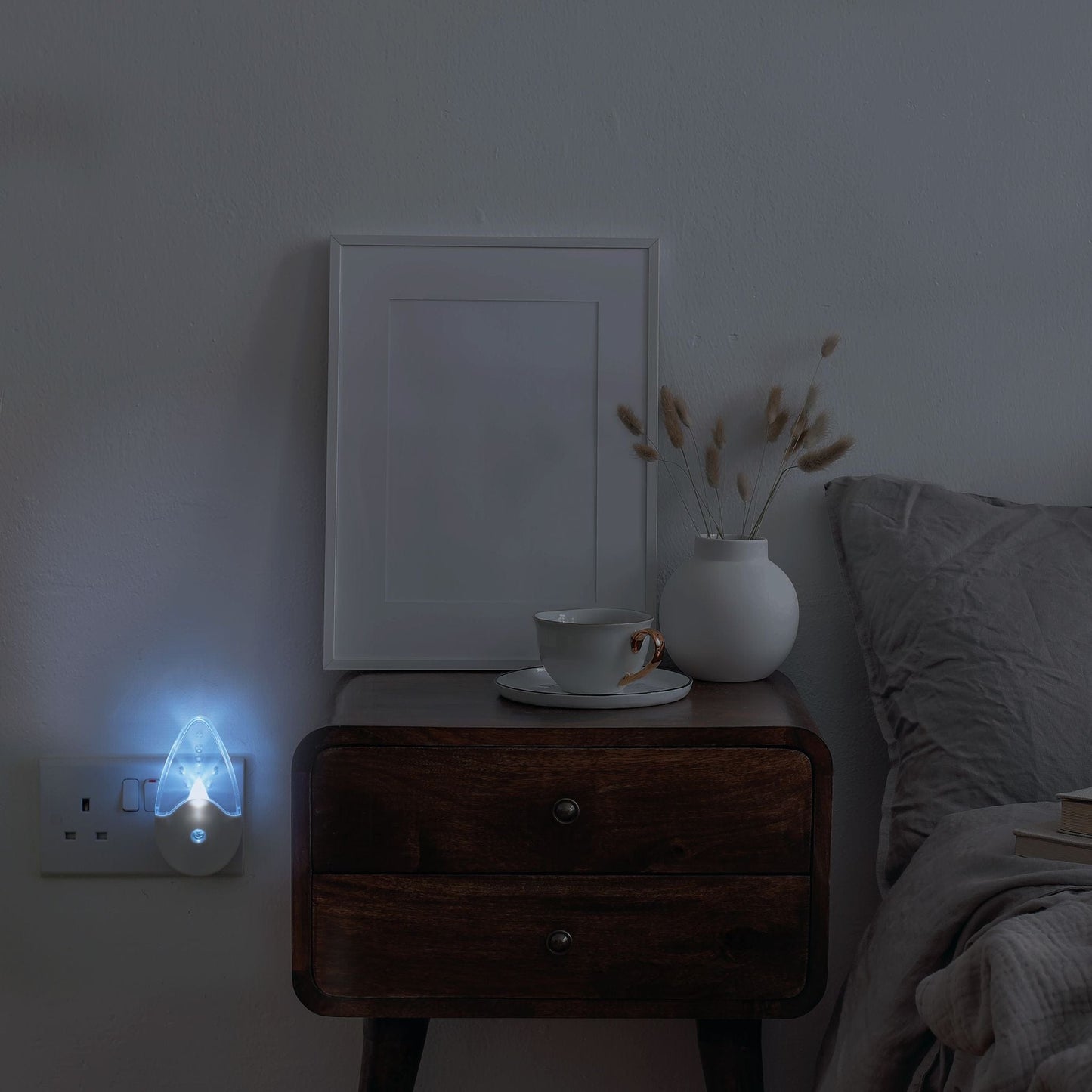 Dusk To Dawn Night Light 5024996832945 only5pounds-com