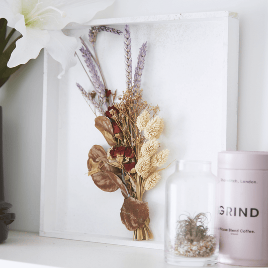 Decorative White Wooden Tray With Dried Bouquet - 33cm 8717935001737 only5pounds-com